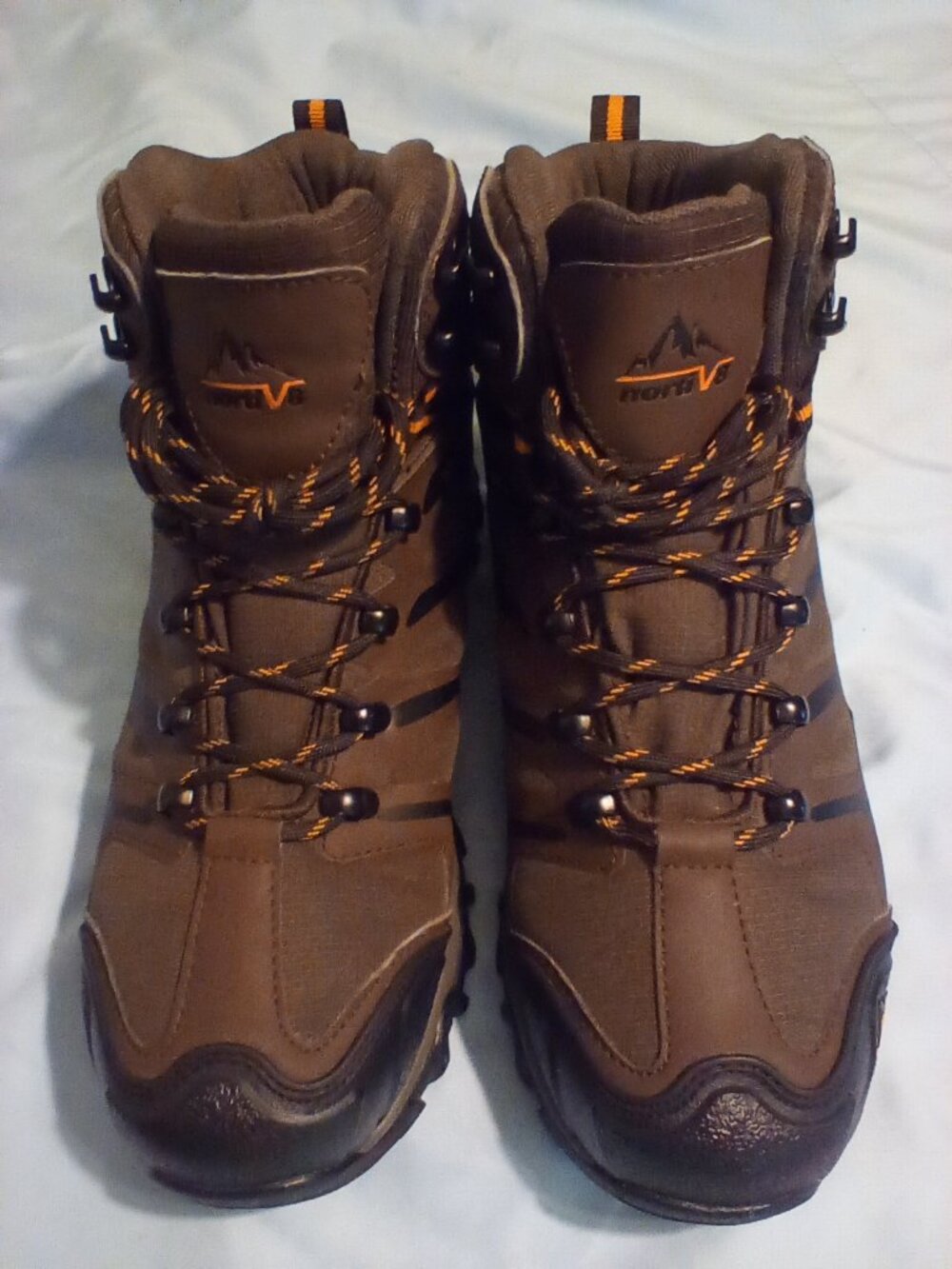 Nortiv8 size 9, brown trail boots.